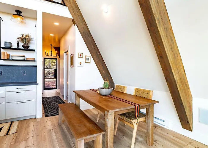 Modern Pet-friendly A-frame Retreat With Stargazing Deck & Mountain Views Near Grand Canyon South Rim & Williams, Arizona Chalet