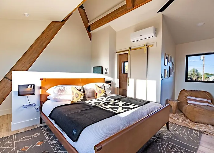 Modern Pet-friendly A-frame Retreat With Stargazing Deck & Mountain Views Near Grand Canyon South Rim & Williams, Arizona Chalet Williams