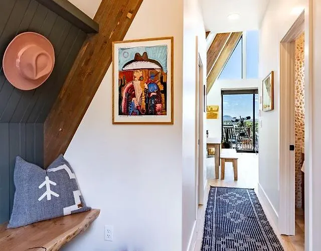 Modern Pet-friendly A-frame Retreat With Stargazing Deck & Mountain Views Near Grand Canyon South Rim & Williams, Arizona Chalet *
