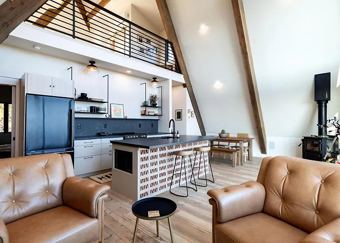 Modern Pet-friendly A-frame Retreat With Stargazing Deck & Mountain Views Near Grand Canyon South Rim & Williams, Arizona *