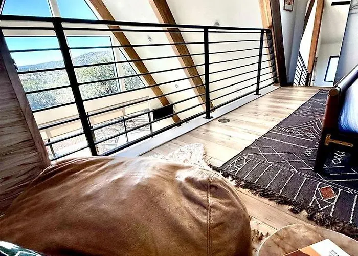 Chalet Modern Pet-friendly A-frame Retreat With Stargazing Deck & Mountain Views Near Grand Canyon South Rim & Williams, Arizona *