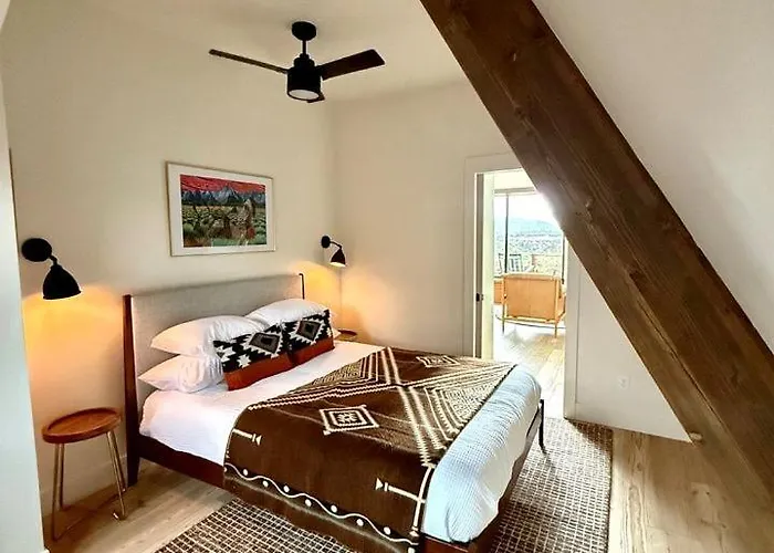 Modern Pet-friendly A-frame Retreat With Stargazing Deck & Mountain Views Near Grand Canyon South Rim & Williams, Arizona Chalet Williams