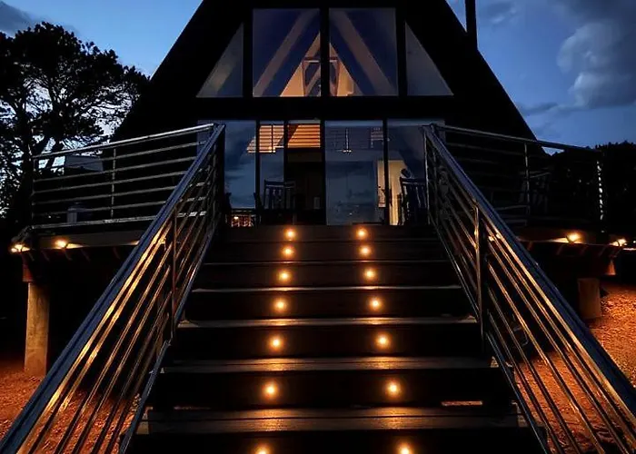 Modern Pet-friendly A-frame Retreat With Stargazing Deck & Mountain Views Near Grand Canyon South Rim & Williams, Arizona Williams